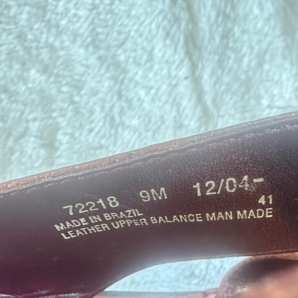 Clarks Maroon Woven Sandals Leather - Picture 4 of 4